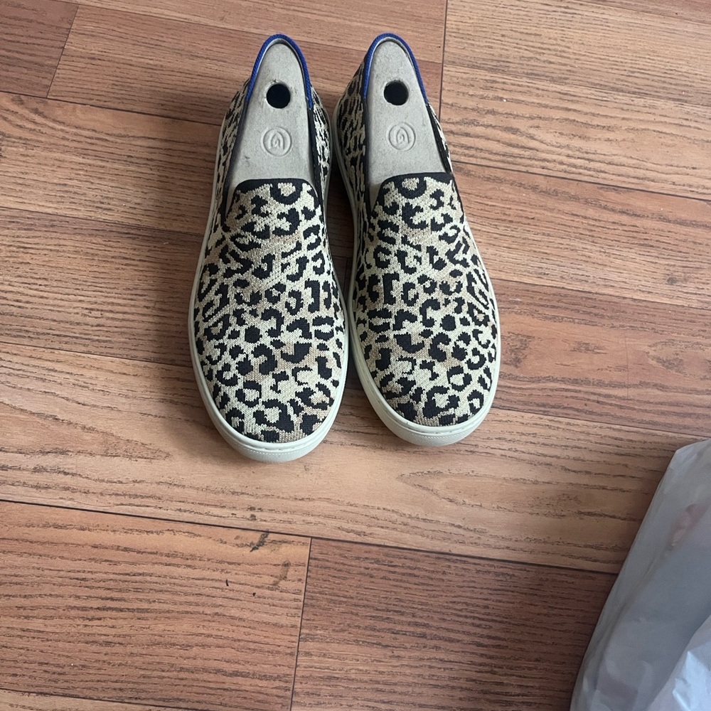Leopard Pattern Slip-On Shoes - Picture 4 of 5